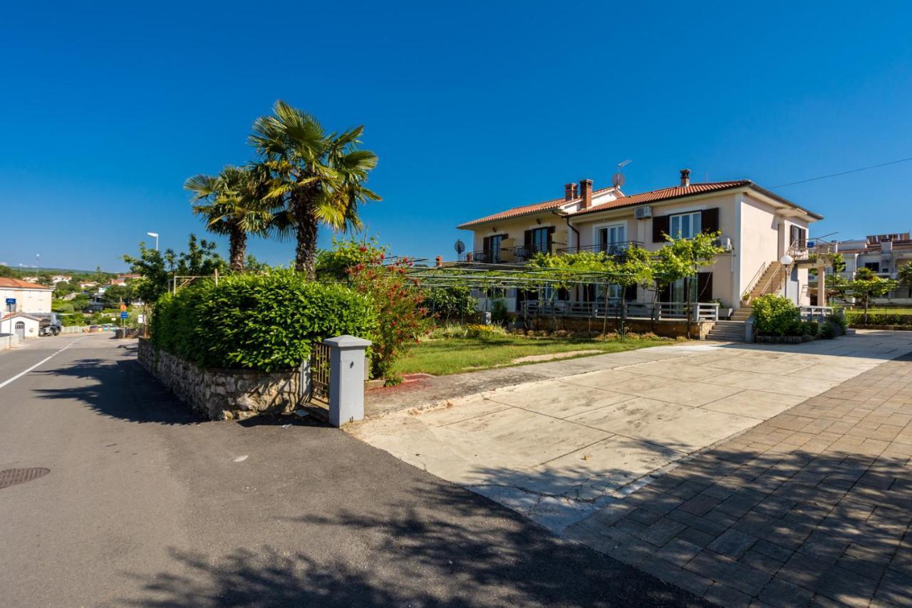 Apartments And Rooms Kod Keti Malinska Luaran gambar