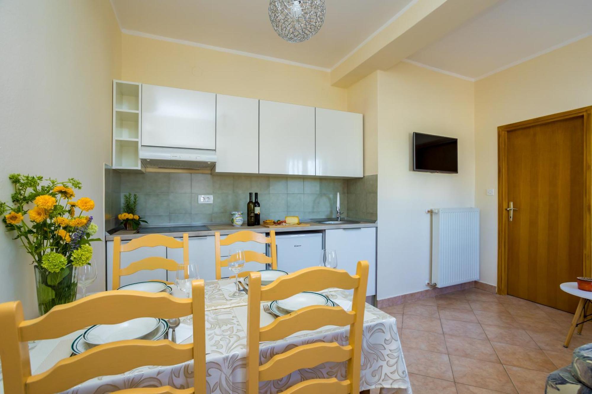 Apartments And Rooms Kod Keti Malinska Luaran gambar