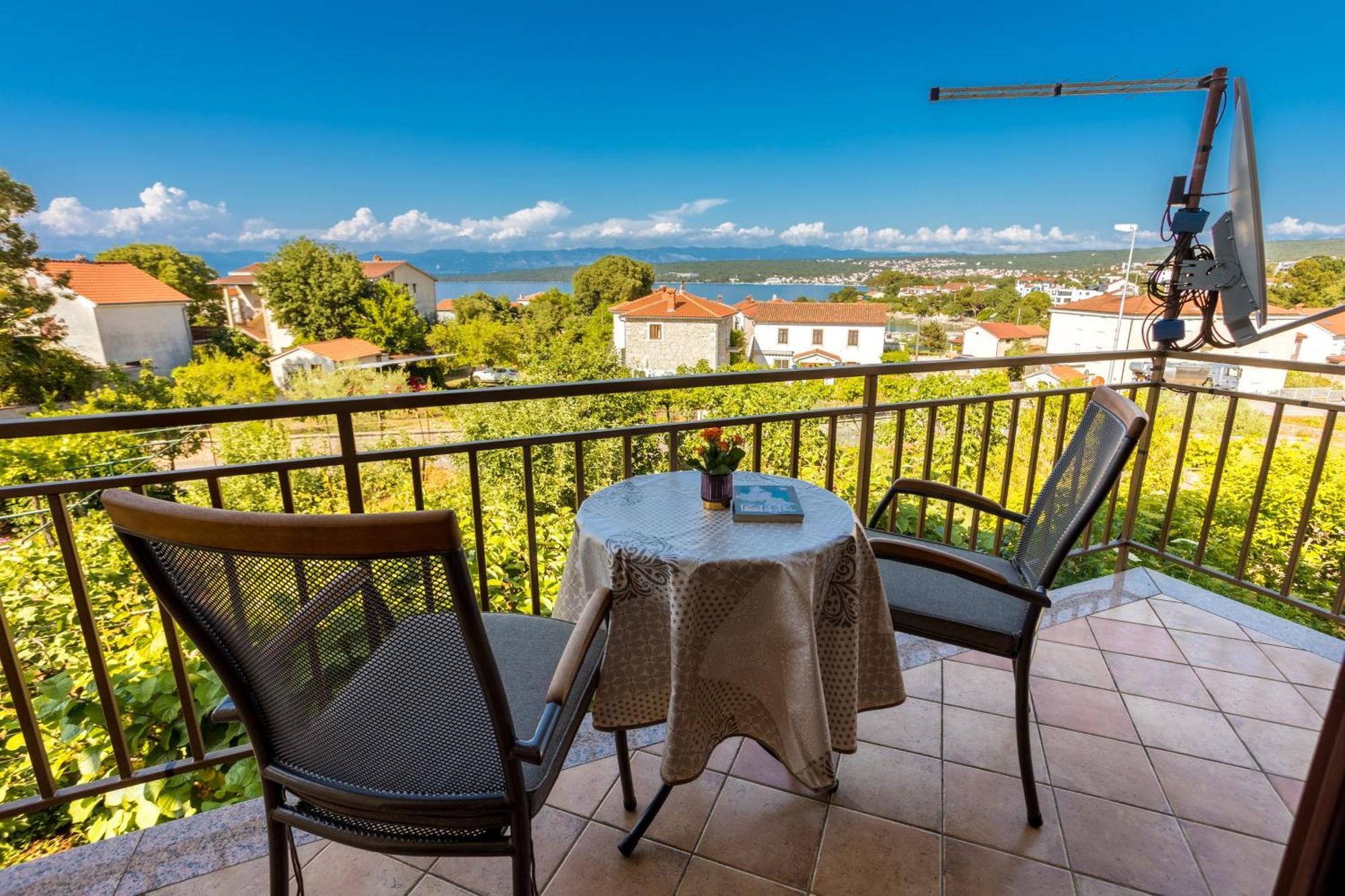 Apartments And Rooms Kod Keti Malinska Luaran gambar