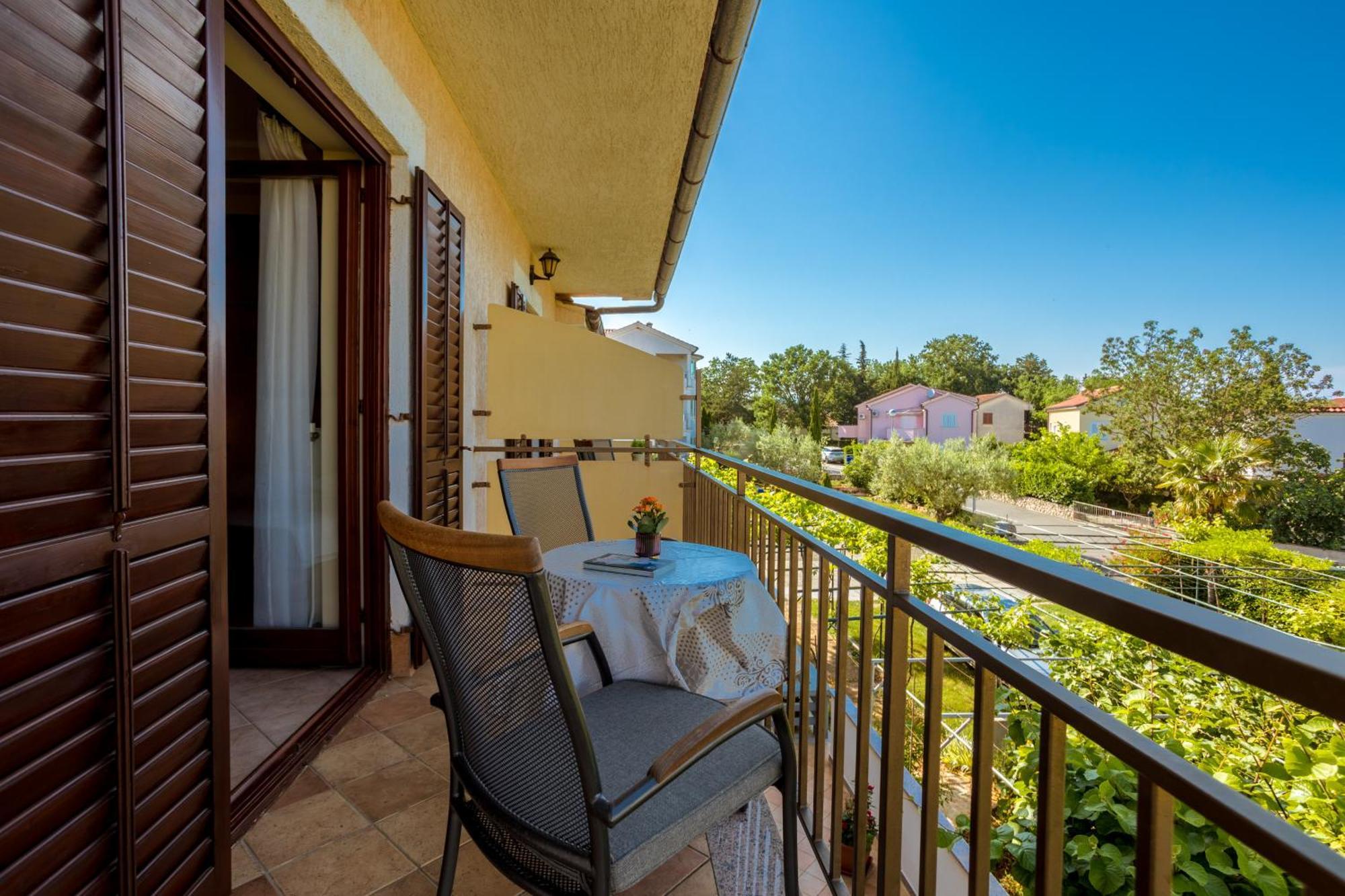 Apartments And Rooms Kod Keti Malinska Luaran gambar