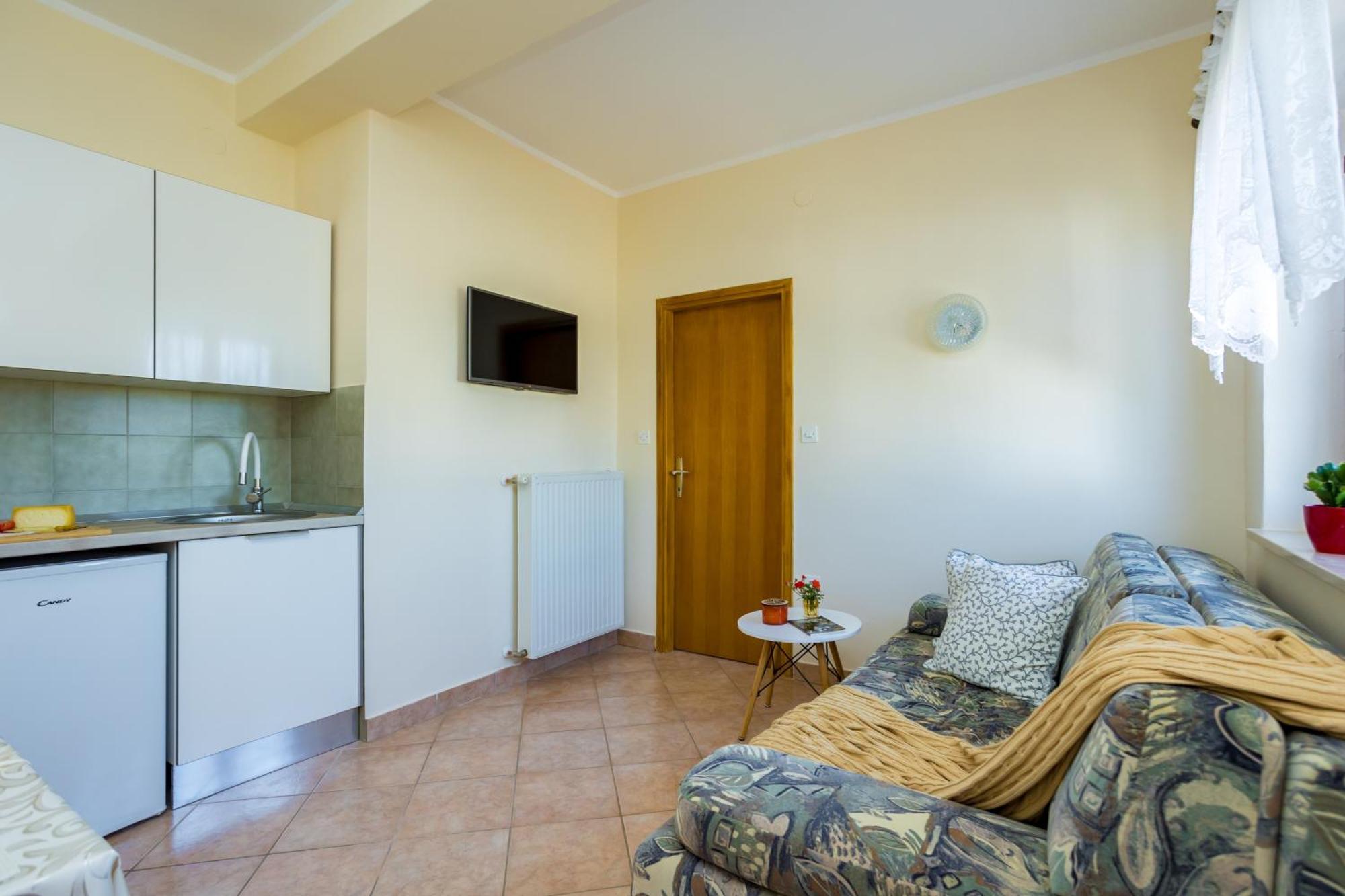 Apartments And Rooms Kod Keti Malinska Luaran gambar