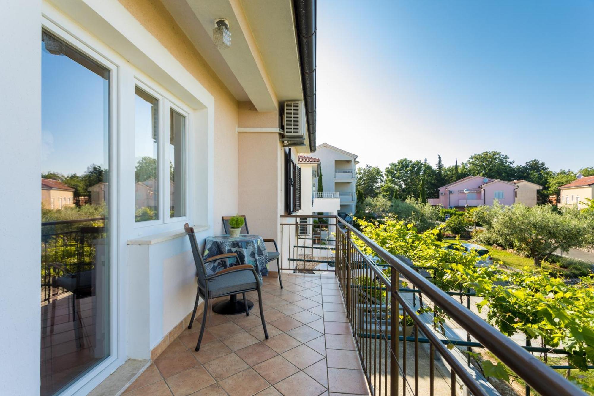 Apartments And Rooms Kod Keti Malinska Luaran gambar