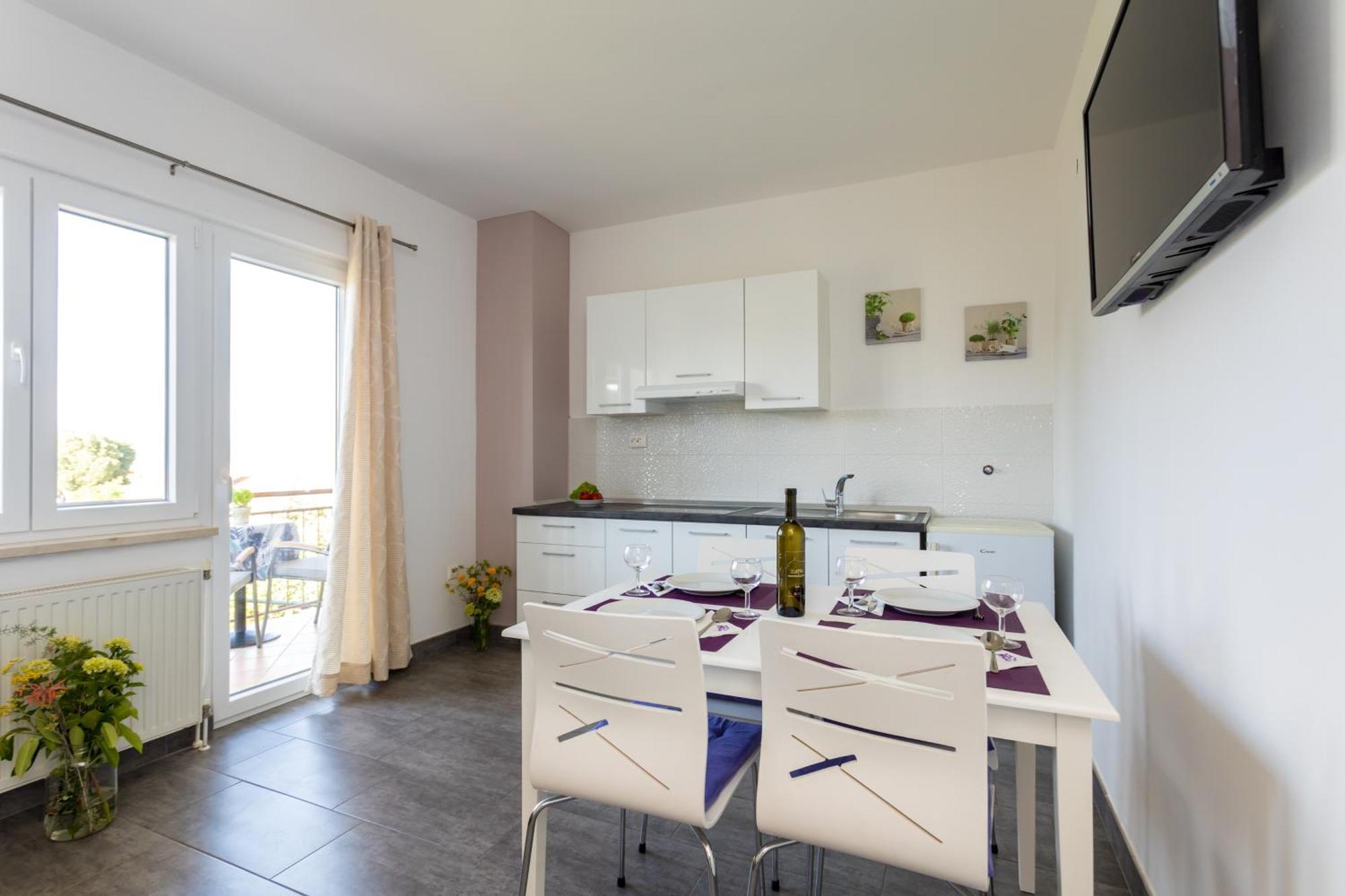 Apartments And Rooms Kod Keti Malinska Luaran gambar