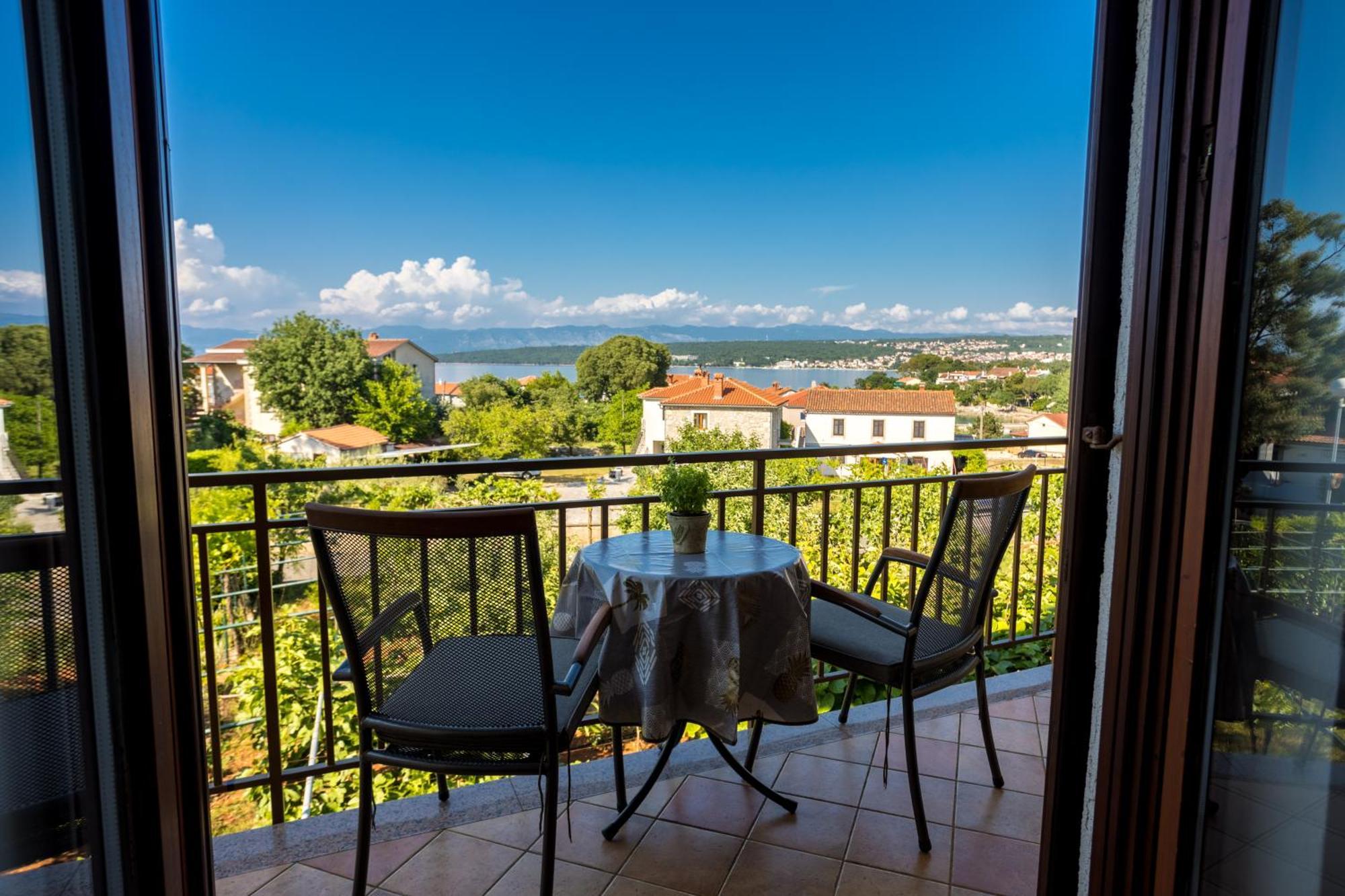 Apartments And Rooms Kod Keti Malinska Luaran gambar
