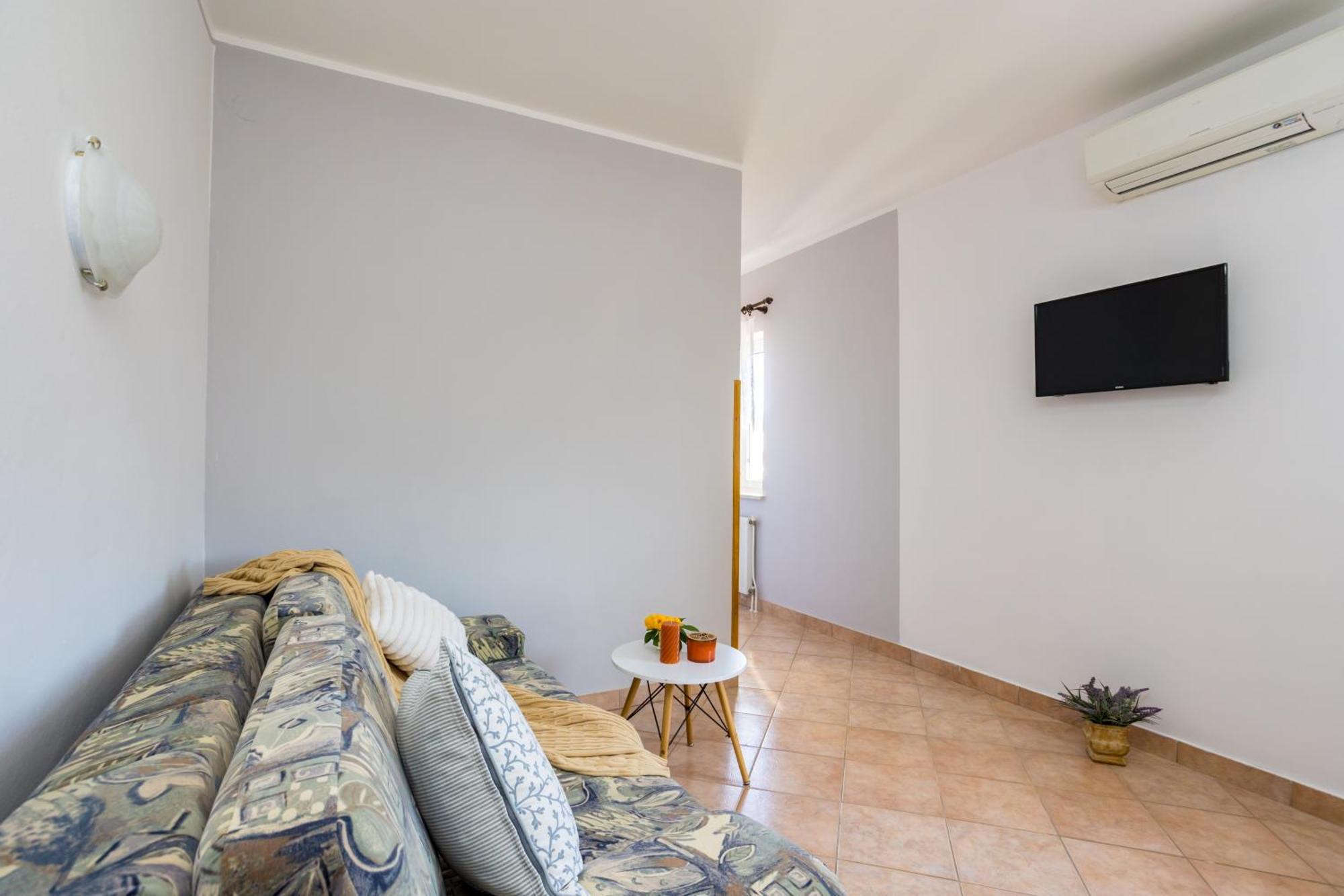 Apartments And Rooms Kod Keti Malinska Luaran gambar